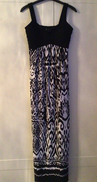 Ladies Maxi Dress Black & White abstract Pattern.  Size 10
