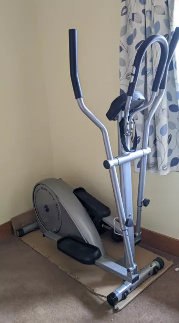 Reebok RE3000 elliptical exercise machine. Perfect working order.