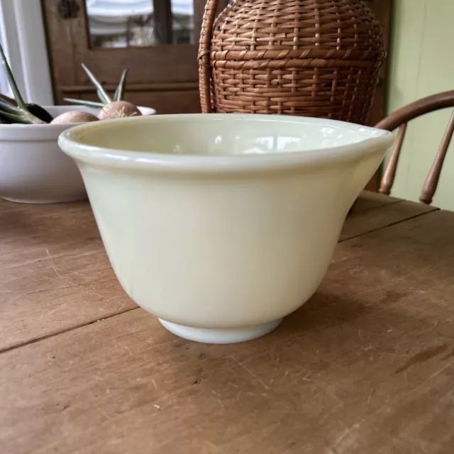 VTG Hamilton Beach Custard Glass Mixing Bowl Pour Spout Uranium Glass Racine WI