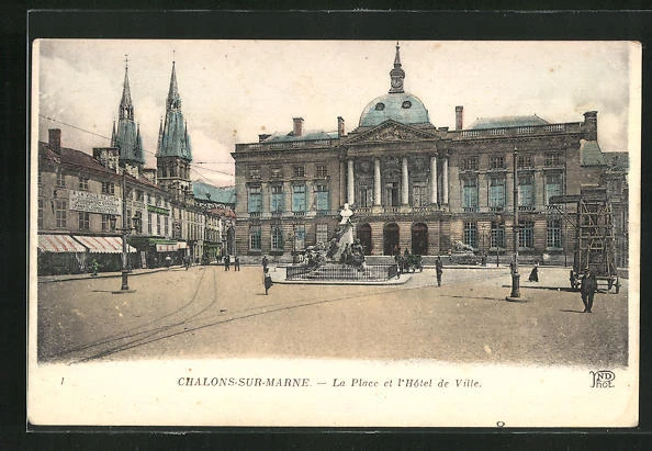 CPA Chalons-sur-Marne, La Place et l´Hotel de Ville