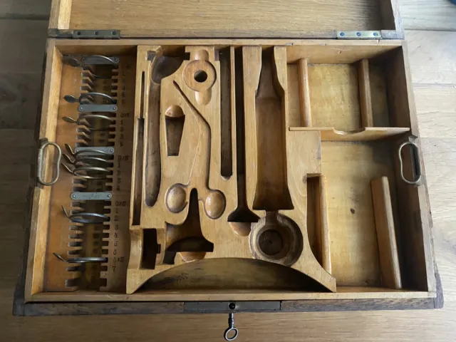 Antike Kiste C. Stiefenhofer München f. chirurgische Instrumente 30er Jahre.