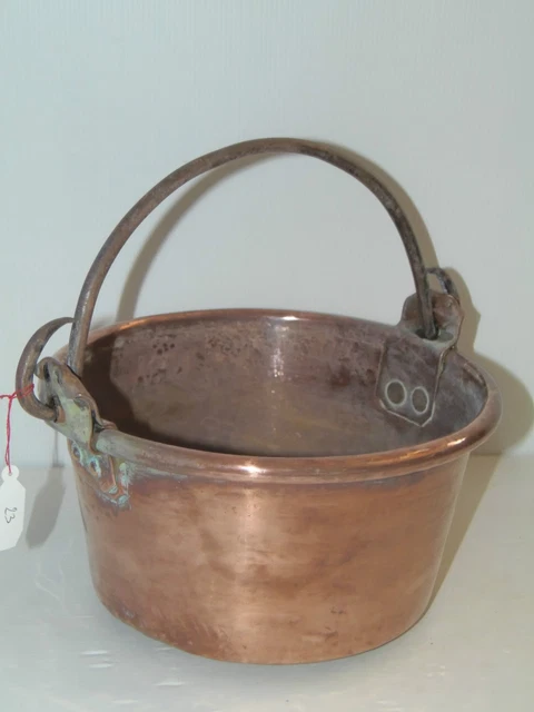 Ancien grand chaudron martelé – Marmite en cuivre avec poignée en fer, 60 cm - Décoration