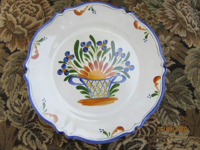 Assiette en céramique décor panier fleuri Roullet-Renoleau. St Genis D'hiersac E
