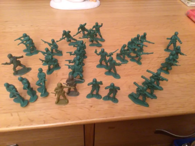 Matchbox Plastic  Toy Soldiers 1:32 American Army 35 Figures