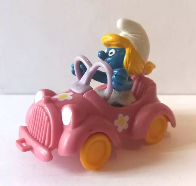 Schleich - SuperPuffi - SMURFETTE IN CAR cod.40241 - Made in Hong Kong WB NO BOX