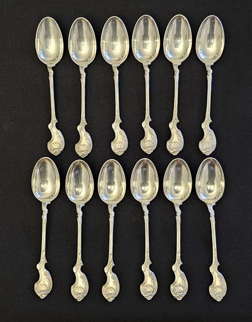 CHRISTOFLE Modèle Marly 12 cuillières à moka la spatule à décor rocaille, Vente aux enchères : Argenterie - Orfèvrerie - Métal argenté