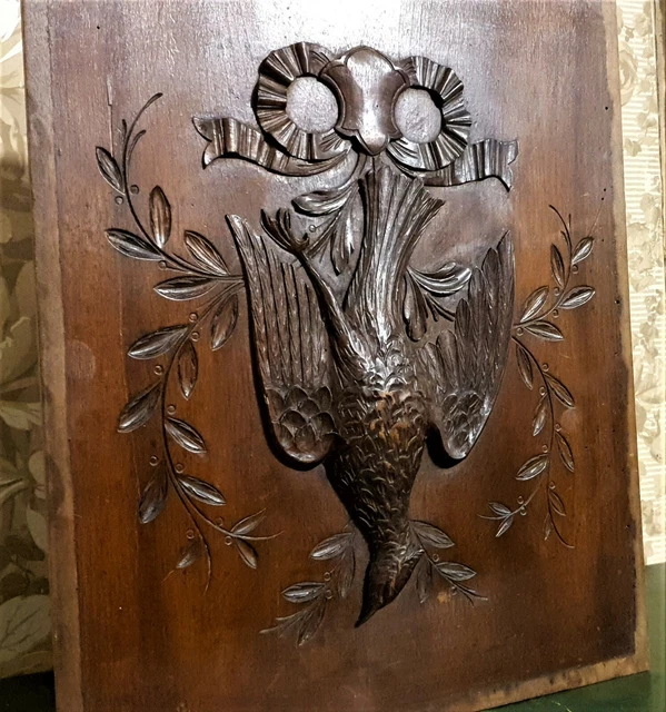 Bow ribbon hunting trophy carving panel - Antique french architectural salvage .