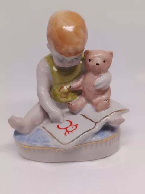 Figurine antique en porcelaine russe de l’URSS d’un garçon avec un ours,...