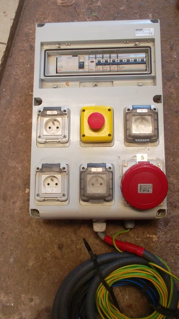 Coffret de chantier 6 prises monophasées + 2 prises triphasées 16A + 1 prise triphasée 32A