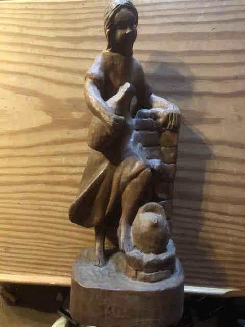 Figur Holz geschnitzt, Frau am Brunnen, 34 cm hoch