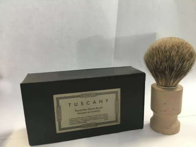 Pennello da barba Tuscany di Aramis con manico in marmo travertino