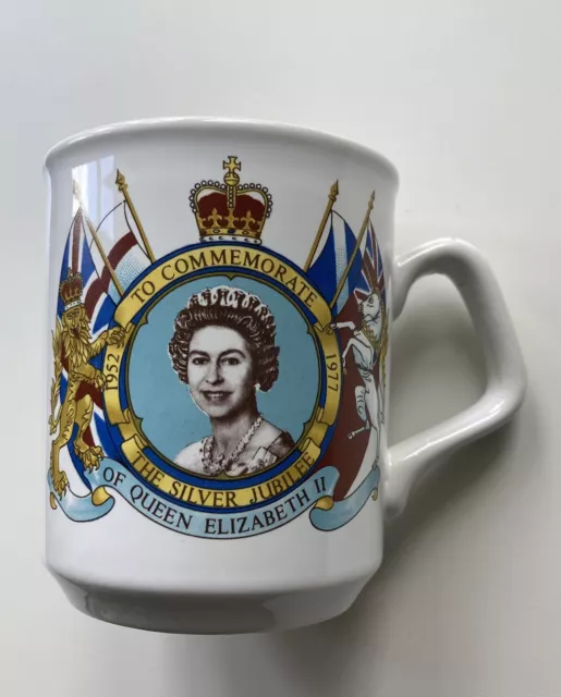 Vintage 1977 Queen Elizabeth II Silver Jubilee Commemorative Mug Giggleswick