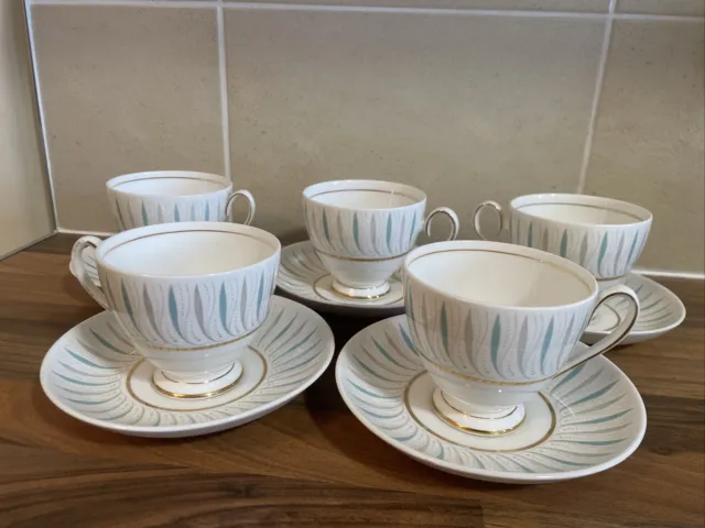 Vintage Caprice Ridgway White Patterned Tea Cups And Saucers Set Of 5