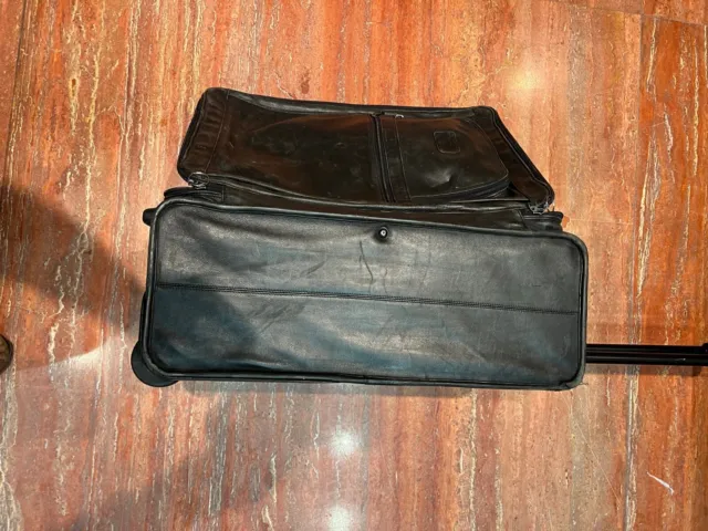 Tumi Carry on Leather bag- Used Great for travel