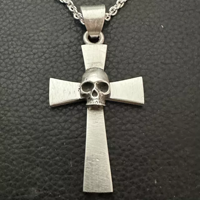 MJG STERLING SILVER. 1  5/8” GOTHIC  SKULL CROSS +2.8mm CABLE CHAIN. 14.5 Gr