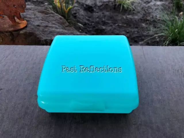 Tupperware Carribean Sea Aqua Sandwich Keeper Lunch Box