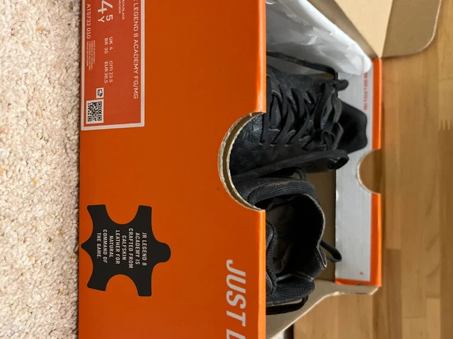 Nike JR Legend 8 Academy FG/Mg Fußballschuhe Größe 4 UK. Guter Zustand