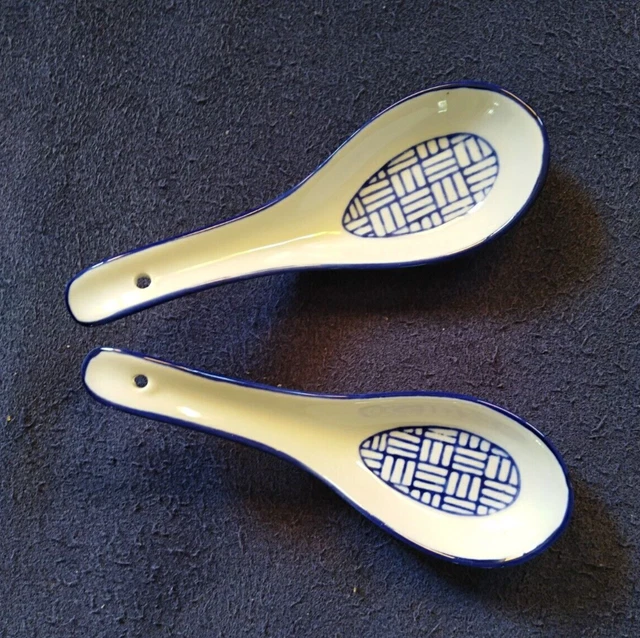 2 Chinesische Dosierlöffel aus Keramik, blau und neuwertig