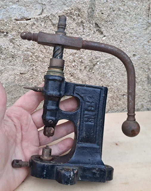 Ancien Étau De Forgeron En Fonte – Outil D’Établi – 26 Cm – Déco Industriel