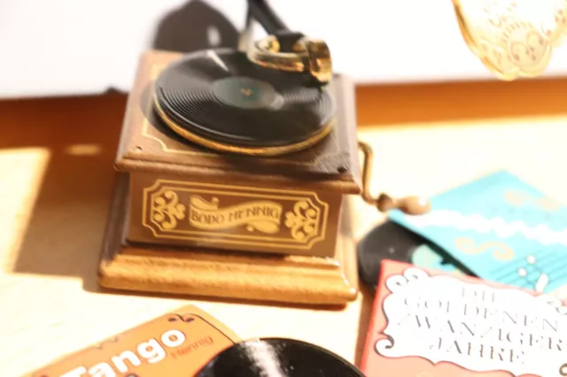 Bodo Hennig Grammophon Miniatur Puppenhaus 2