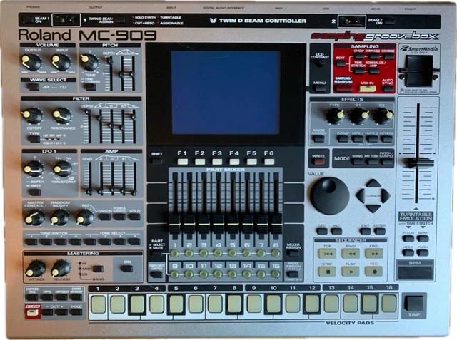 ROLAND MC-909 GROOVEBOX Sampling Synthesizer Workstation