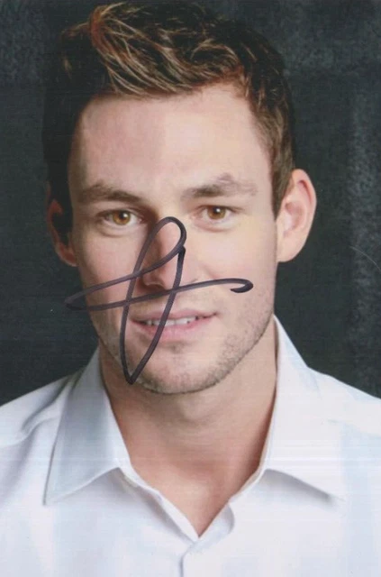 James Farrar   **HAND SIGNED** 6x4 photo  ~  Eastenders  ~  AUTOGRAPHED