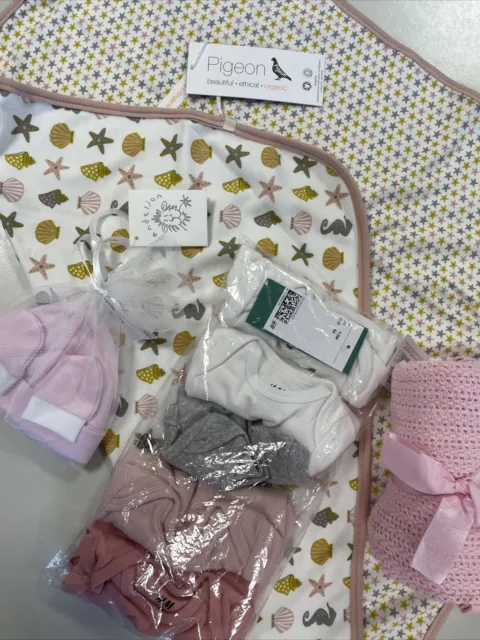 NUOVO pacchetto vestiti per bambina taglia 0-3 mesi coperta biologica neonato più piccione