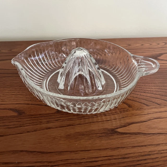 VINTAGE CLEAR GLASS Citrus Juicer Orange Juice Reamer Ribbed Sides 12.