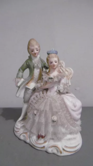 Statuette En Biscuit Polychrome Couple De Marquis Objet De Vitrine