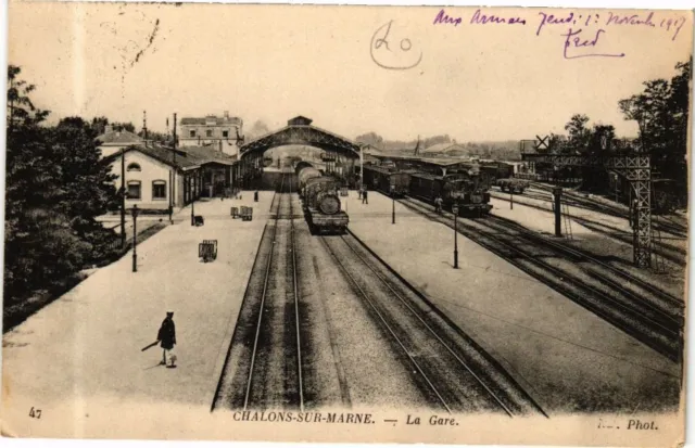 CPA CHALONS-sur-MARNE - La Gare (245232)