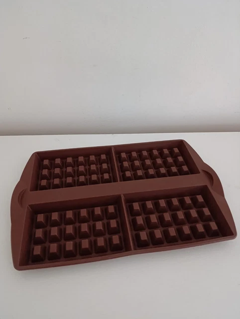 Moule à Gaufres En Silicone TUPPERWARE - 4 Empreintes, Couleur Violette, Comme Neuf