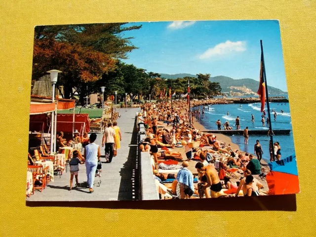 (FG.C04) DIANO MARINA - PASSEGGIATA A MARE, SPIAGGIA animata (vg 1968) Lungomare
