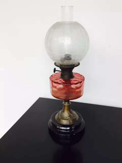 Stunning Victorian Glass oil lamp Beautiful Condition 23" 60cms