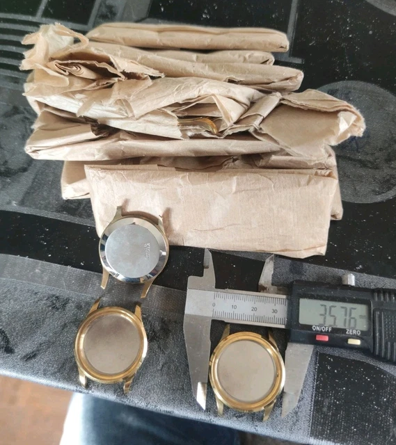 lot de différents mécanismes d'horlogerie. coucou pendule