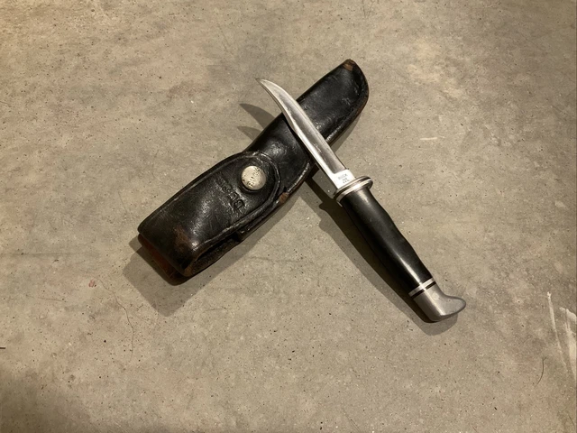 Buck Knife 102 Woodsman Fixed Blade And Used Leather Sheath Buck Knife 102 Woodsman Fixed Blade And Used Leather Sheath