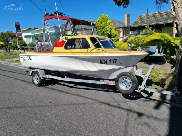Boat Savage TASMAN  1989