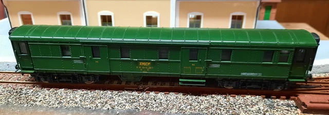 Wagon Fourgon à rivets à Bogies SNCF JOUEF en HO. Réf  5123.