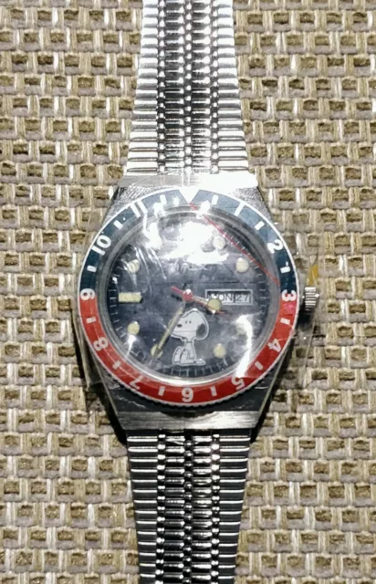 TIMEX Q REISSUE x Peanuts Snoopy 70th Anniversary Pepsi Bezel