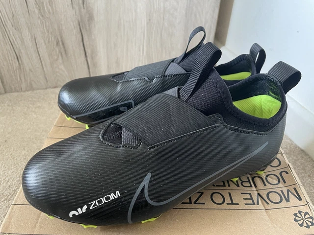 Neu Nike JR Zoom Vapour 15 Academy FG/MG Fußballschuhe DJ5617001 Größe 3 UK.