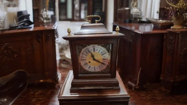 Beautiful 20th Century Junghans Germann Clock With Key And Pendulum 36cm Height