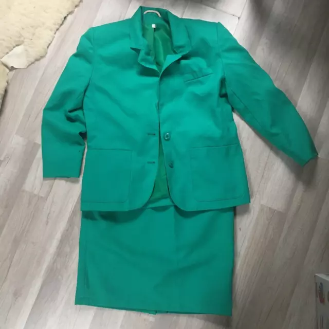 Ensemble veste et jupe verte T44