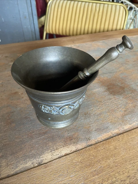Mortier D'apothicaire Ancien Avec Son Pilon En Laiton Massif - Pièce Vintage - Patine D'époque