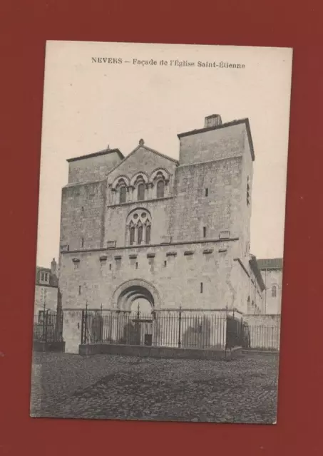 NEVERS - Façade de l'église Saint Etienne