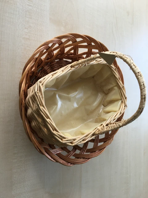 2 Körbe geflochten für Ostern und Frühling