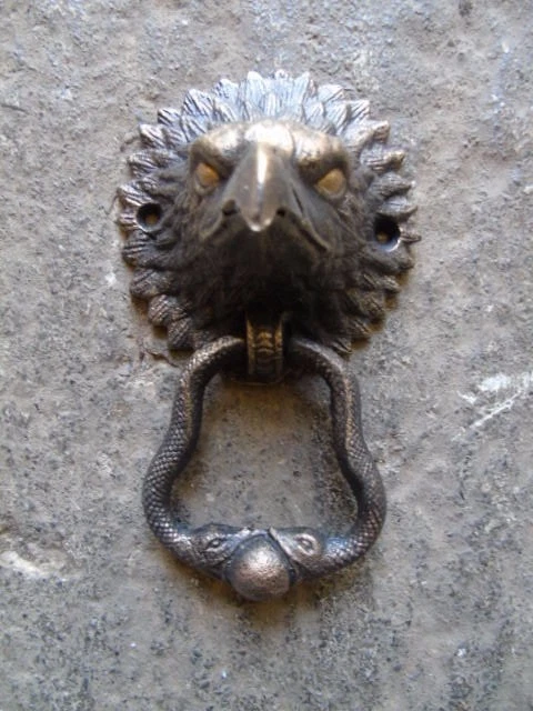 HEURTOIR , aigle en fonte patinée bronze,sonnette , frappe porte  nouveau !!!