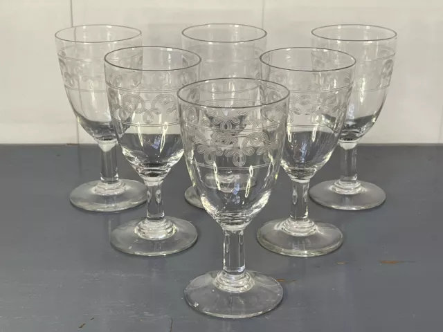 6 verres anciens en verre soufflé et gravé début XXème