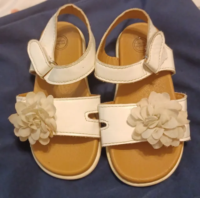 Toddler Girls WHITE SANDALS Open toe off white flower Size 7 VG condition