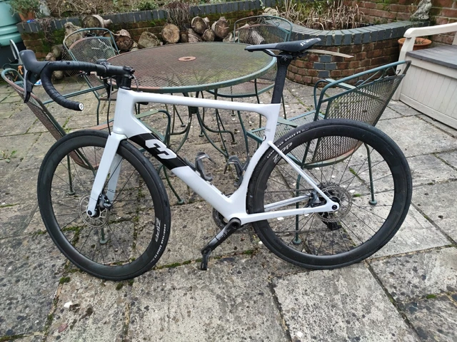 Strada due team force axs etap 2025