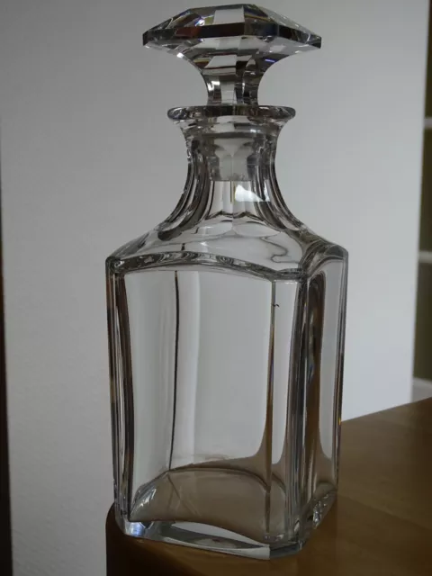 Une Carafe A Whisky En Cristal De Baccarat Modele Perfection Signee Defauts
