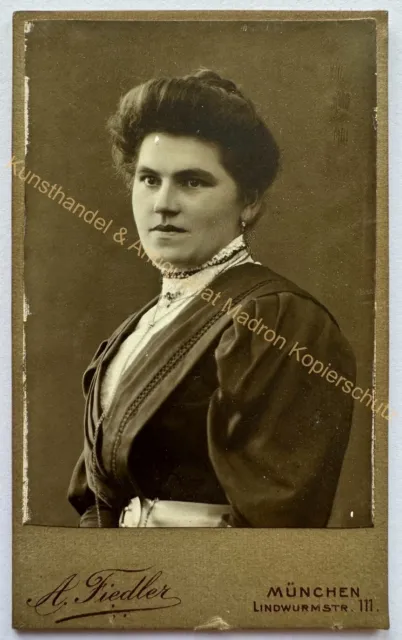 orig. CDV Foto Fotografie alt Bild Frau Dame Mode um 1910 München Fiedler
